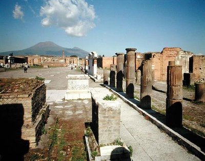 Vista del Foro con el Vesubio al fondo de Roman